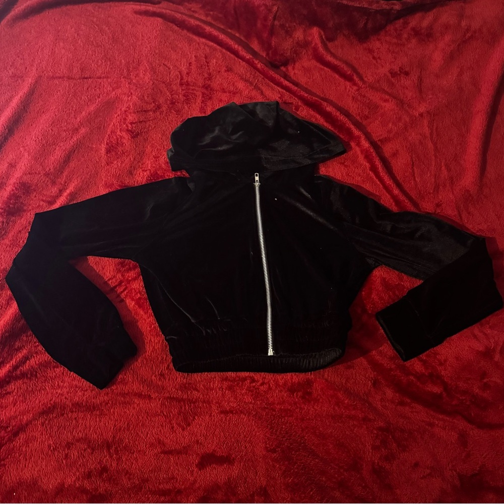 Cropped Black Zipper Hoodie